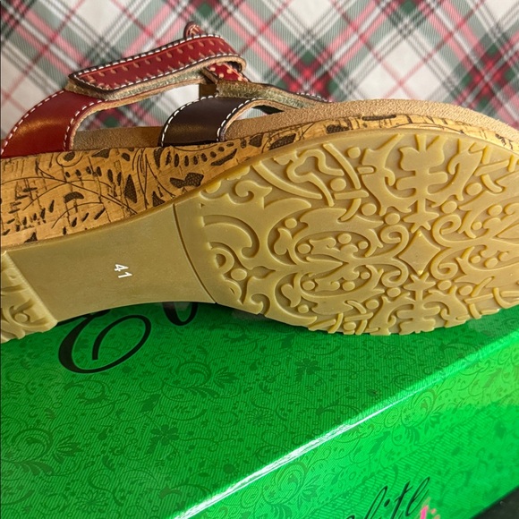 Elite Women's Red and Brown Sandals - Picture 8 of 9